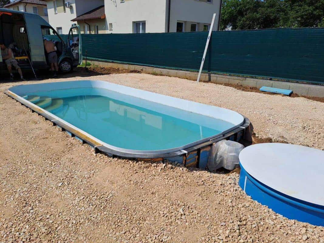 Modern pool kialakítás