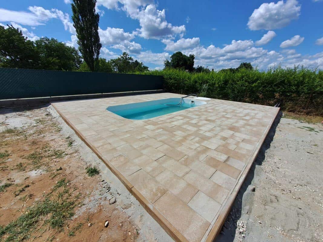 Prémium kerti medence