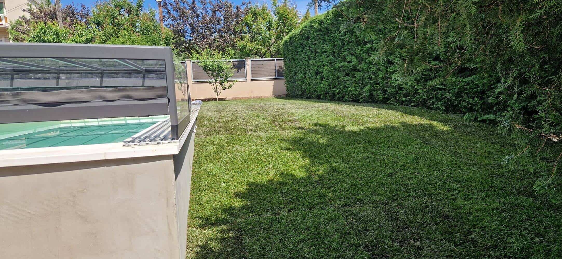 Gyepszőnyeg telepítés és leylandi cyprus sövény formázása