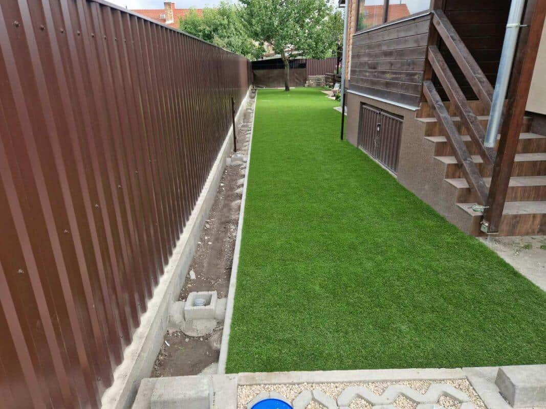 Műfű telepítés a gondozásmentes kert kedvelőknek